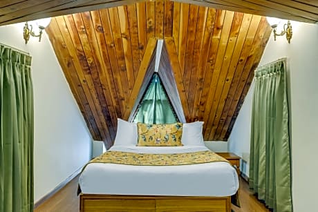 Summit Le Royale Hotel