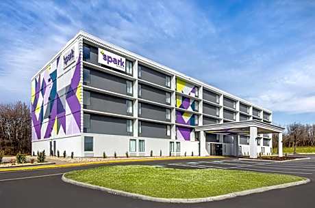 Spark by Hilton Roanoke Airport