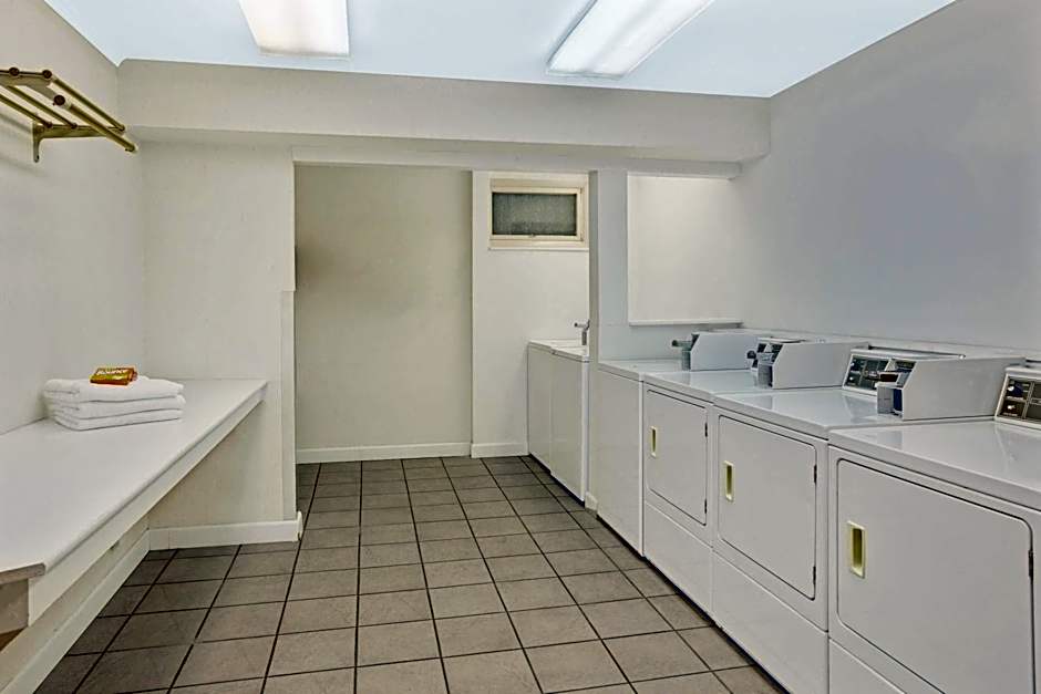 Travelodge by Wyndham Rapid City