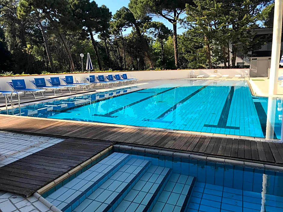 G&D Hotel Deanna Pool&Brunch