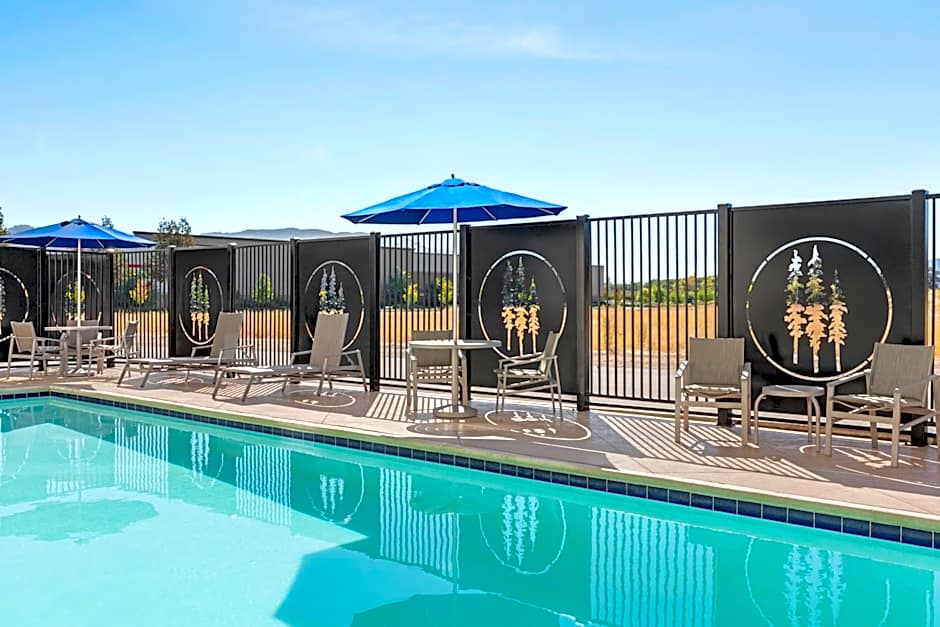 Holiday Inn Express & Suites - Ukiah By IHG