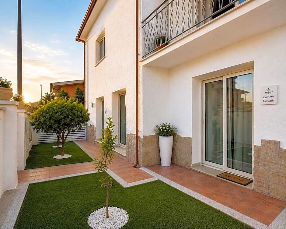 Garden House - B&B near Bus Stop to Beaches & Airport