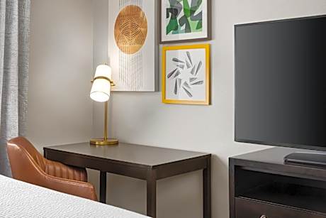 Standard Queen Room with Two Queen Beds and Mobility Accessible Tub