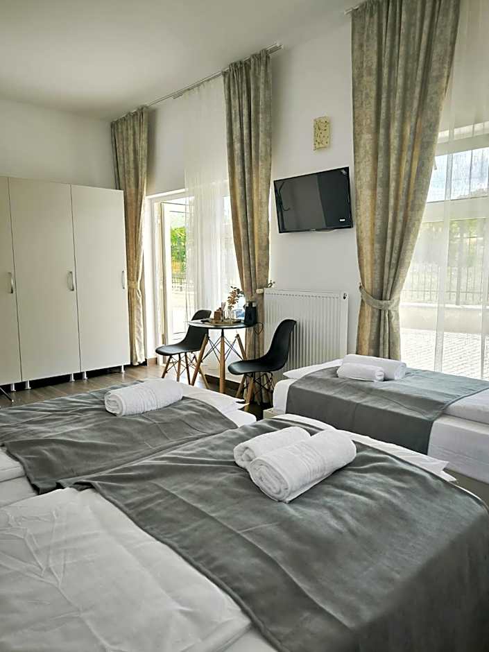 Adriana Touristik Hostel 3 Stele Arad