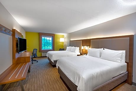Queen Room with Two Queen Beds Hearing Accessible with Roll-In Shower - Non-Smoking