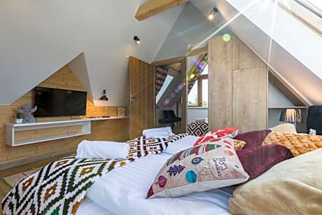 Apartment with Mountain View