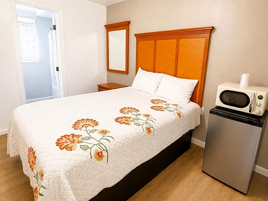 Royal Gateway Motel by OYO