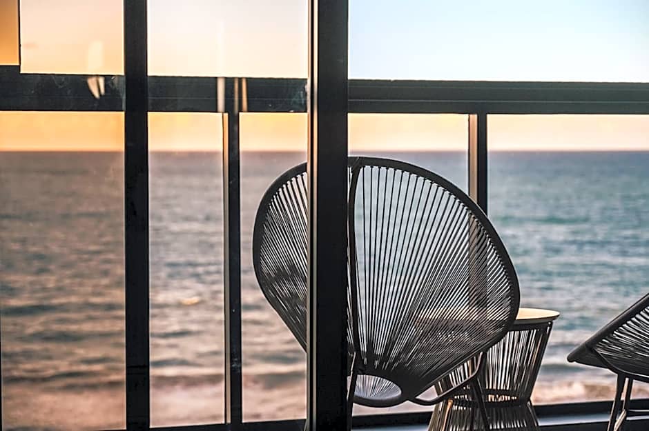 Loft beira-mar com frente e vista para o mar