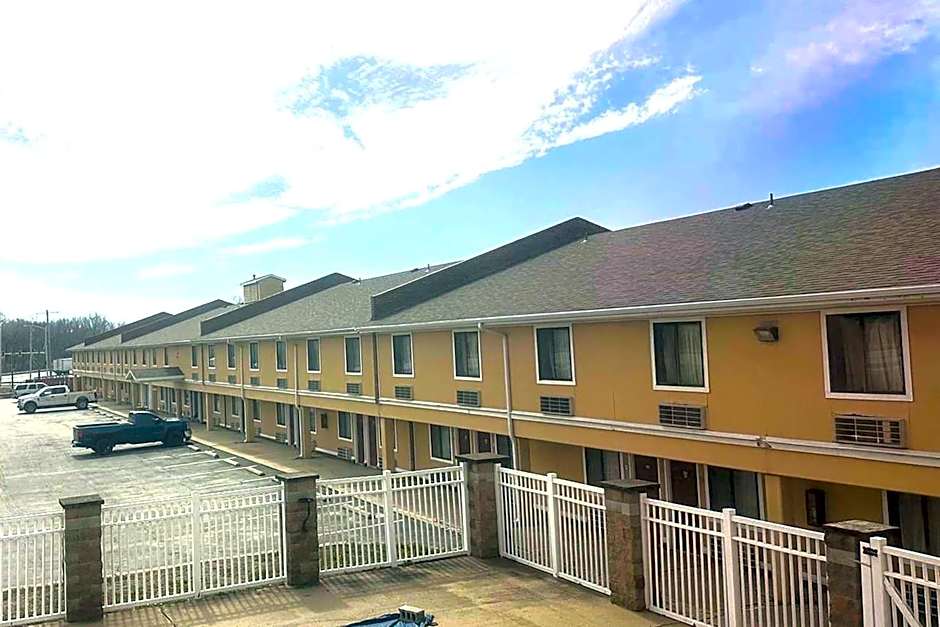 Super 8 by Wyndham Fort Scott