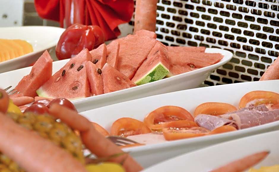 Cresta Riley's Hotel