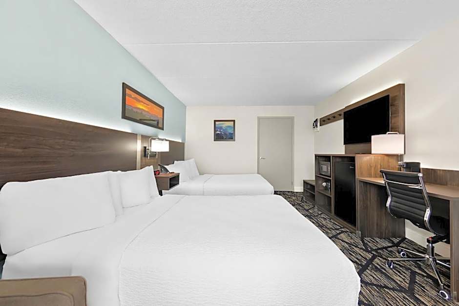 Clarion Inn & Suites near the Leconte Center Pigeon Forge