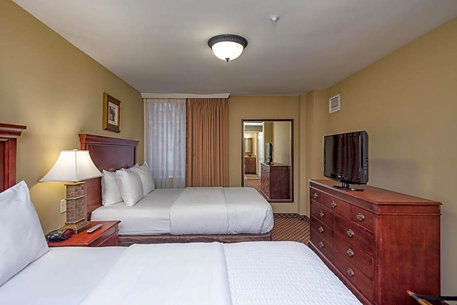 Clarion Collection Arlington Court Suites Hotel