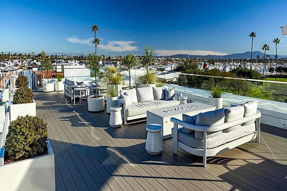 Bay Shores Peninsula Hotel