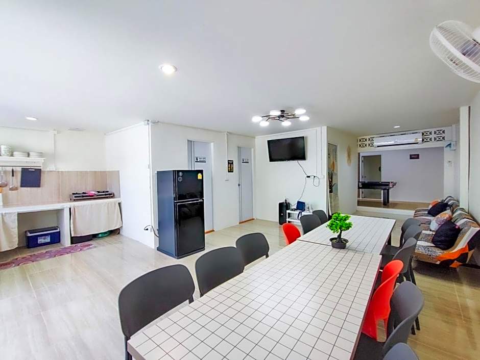 GAO Phala Beachfront Hostel