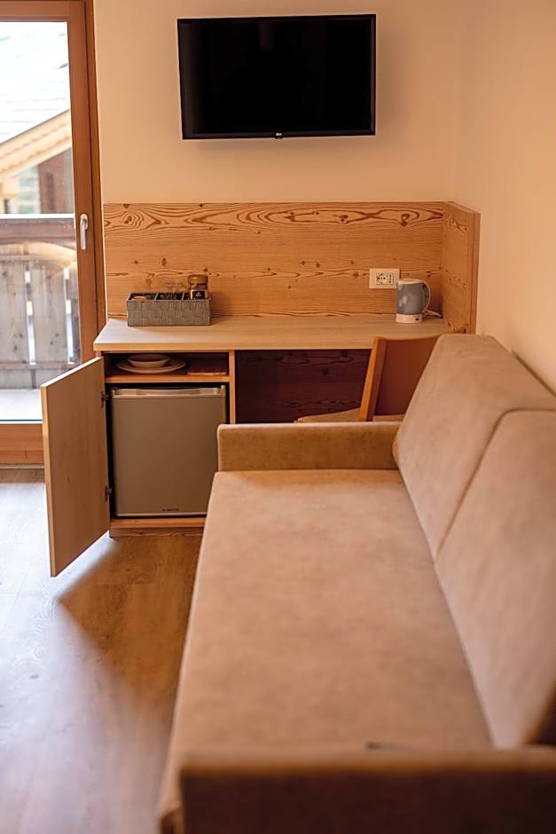 SAN PIETRO DOLOMITI Small Budget Hotel