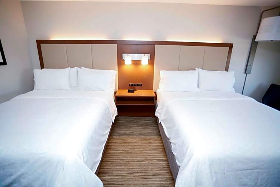 Holiday Inn Express Hotel & Suites Carlsbad By IHG