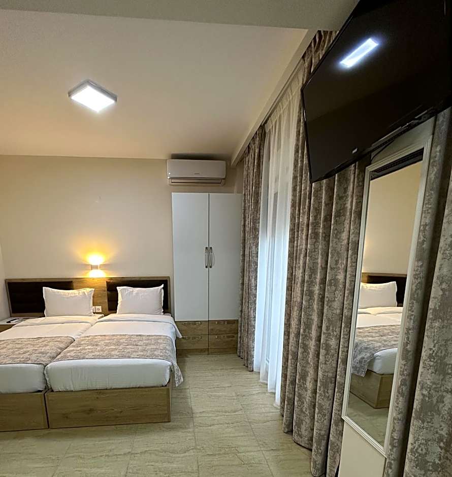 Navarino Luxe Suites