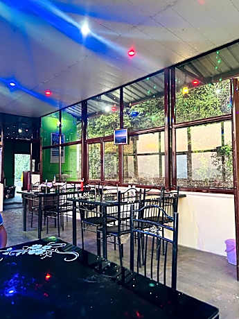 ForestView Food & Stay