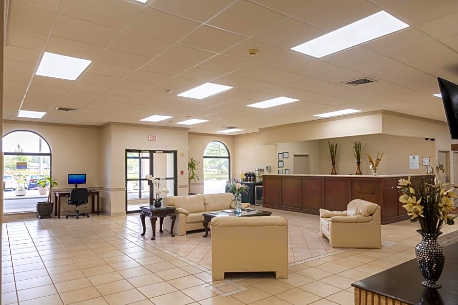 Cottonwood Suites Savannah Hotel & Conference Center