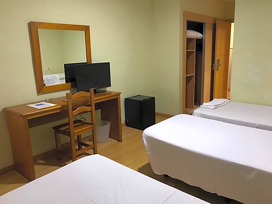 Foto 1 von 8 von Twin Room with Extra Bed