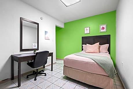 Guest Room with One Bed
