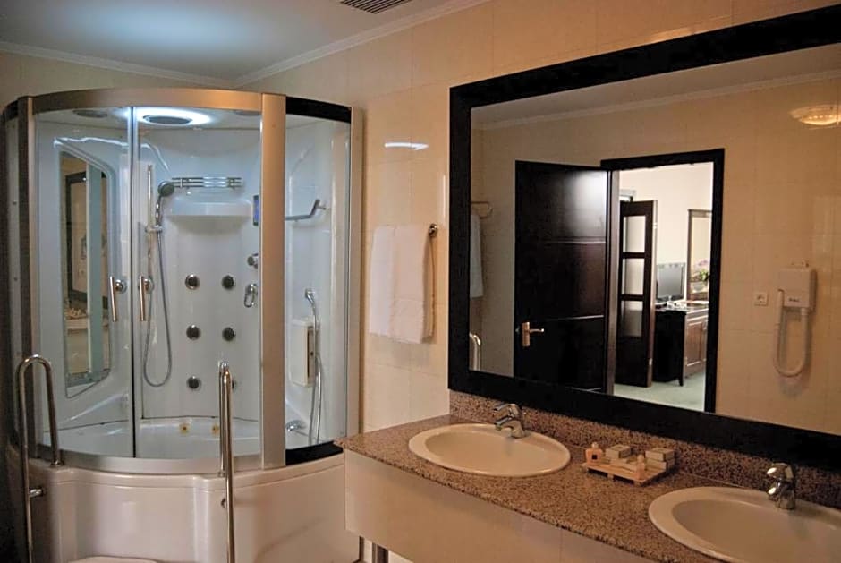 Photo 1 of 10 of Standard Suite