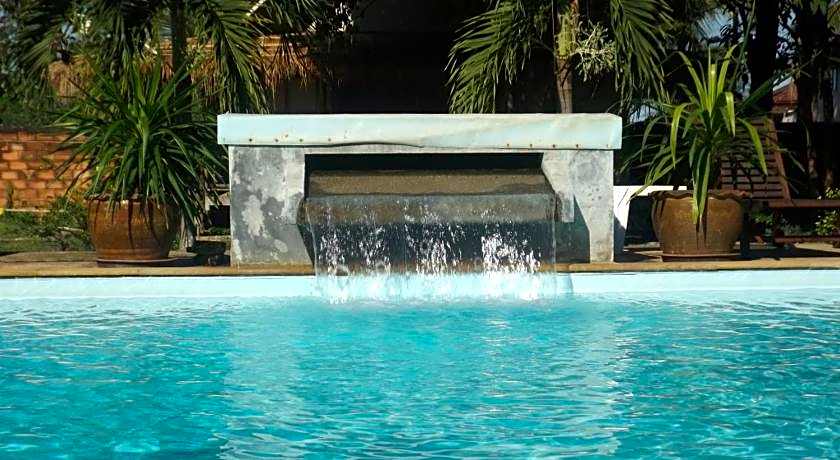 Lanta Long Beach Hostel