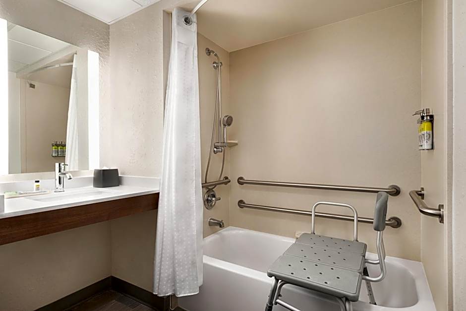 Foto 1 von 4 von Standard 2 Queen Beds, Accessible