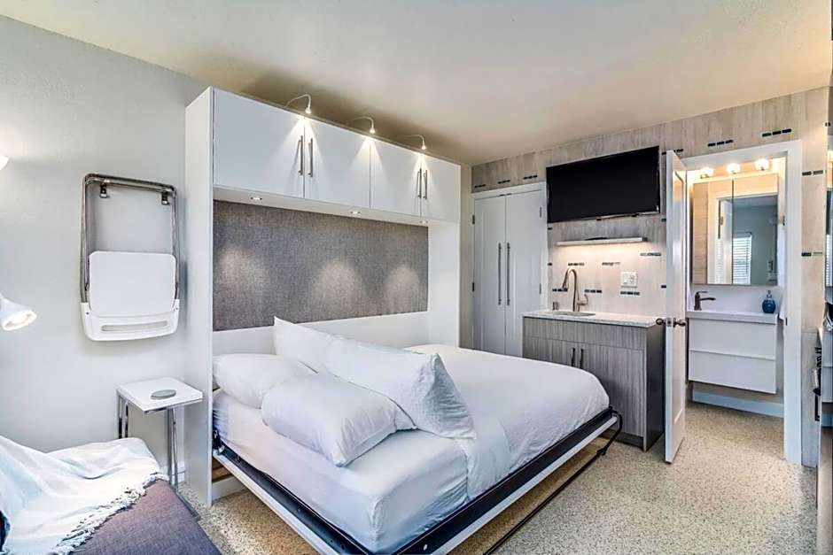 Boutique Vacation Rental Complex At Beach