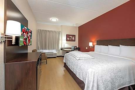 Premium King Room Disability Access Smoke Free (Upgraded Bedding and Snack Box)