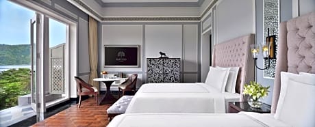 Flamingo Signature Room with Balcony Twin Bed - 15% discount on Food & Soft Beverage and Spa, 4 pieces laundry once per stay