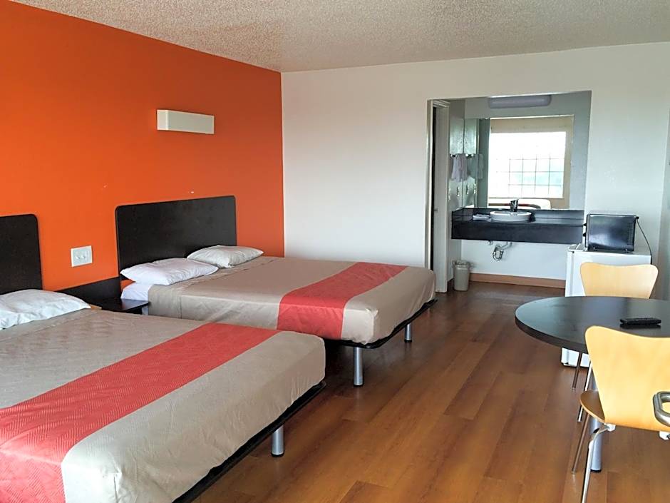 Motel 6-Waxahachie, TX