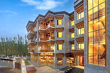 Hotel Gyalpo Residency - A Mountain View Luxury Hotel in Leh