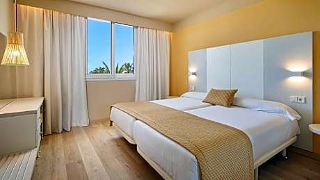 APARTMENT SELECT 3 ADULTS + 1 YOUNG