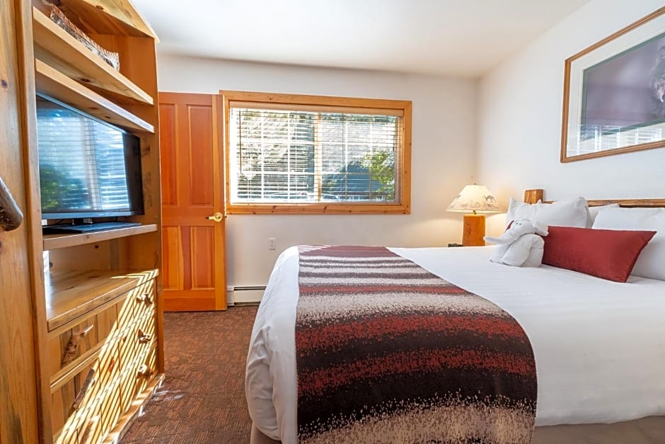 Red Wolf Lakeside Lodge