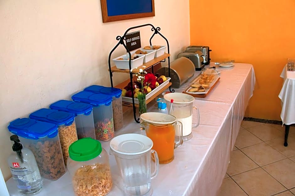 Hotel Bucaneros