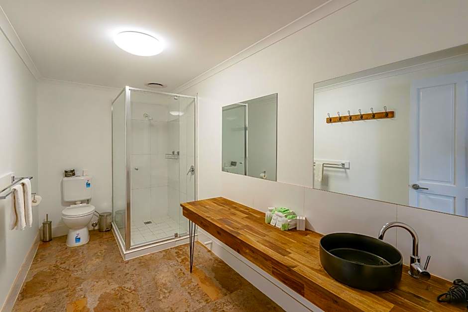 Waves Motel and Apartments formerly Comfort Inn International