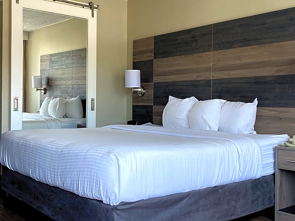 Clarion Pointe University/Expo