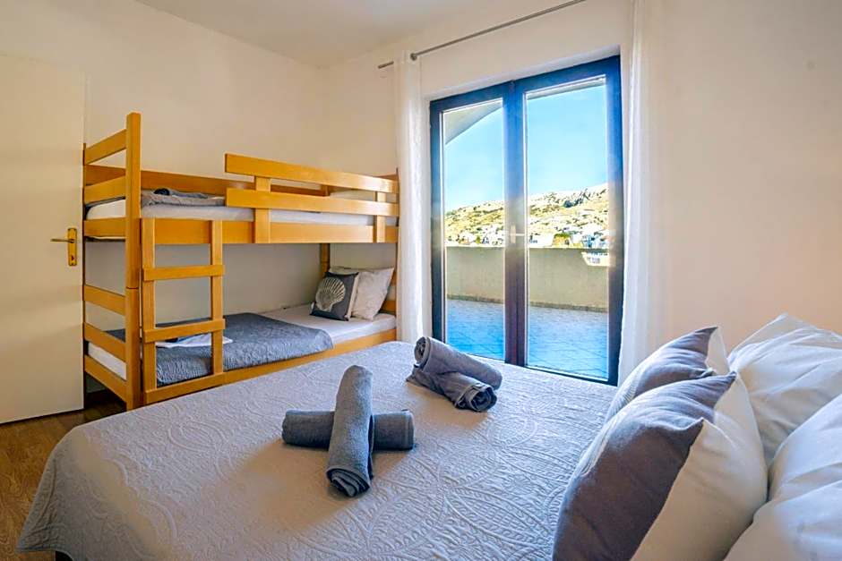 Apartment and Room Bacic