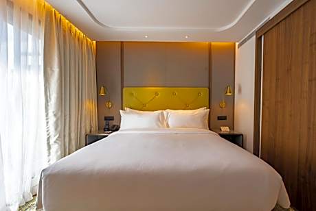 Ambassador King Suite