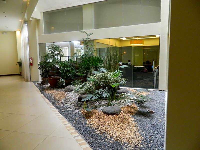 The Avenue Plaza Hotel