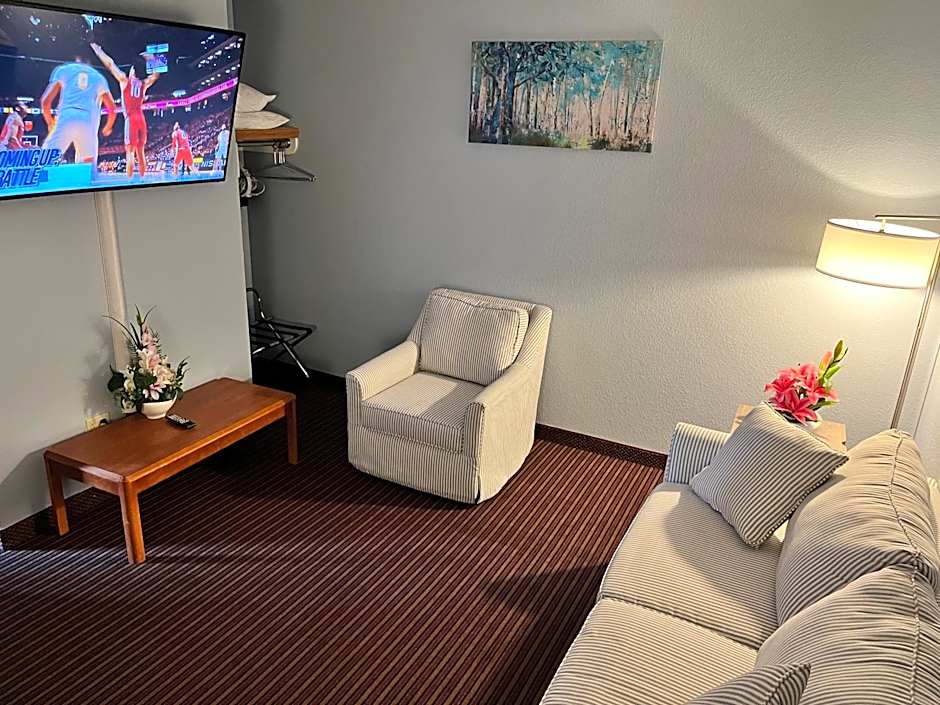 Garnett Hotel & RV Park