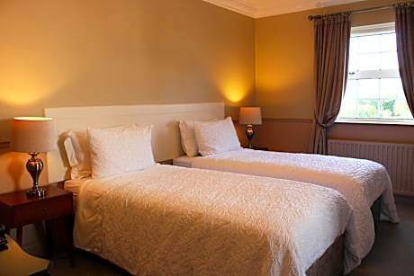 Twin Room with Shower