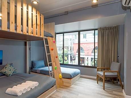 Deluxe Family Room for 4 Adults and 1 Children