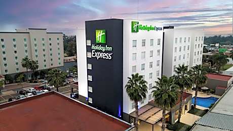 Holiday Inn Express & Suites Guadalajara Aeropuerto By IHG
