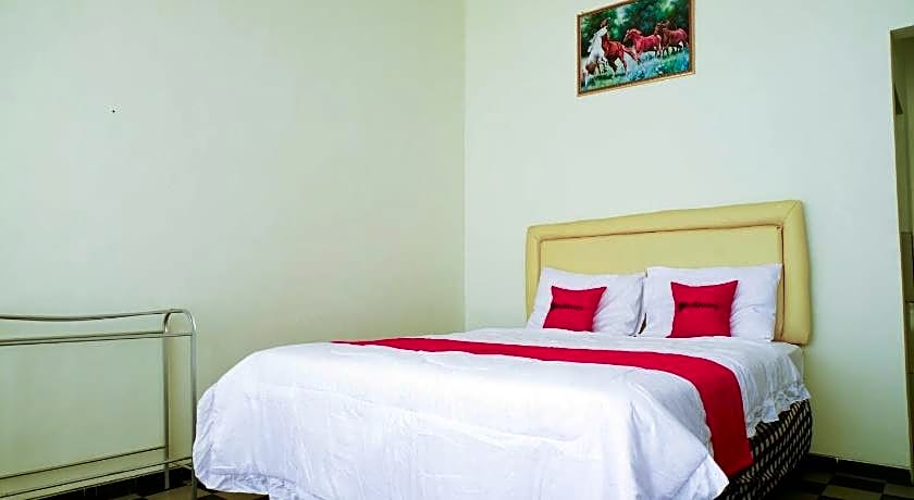 RedDoorz near STAB Syailendra Kopeng