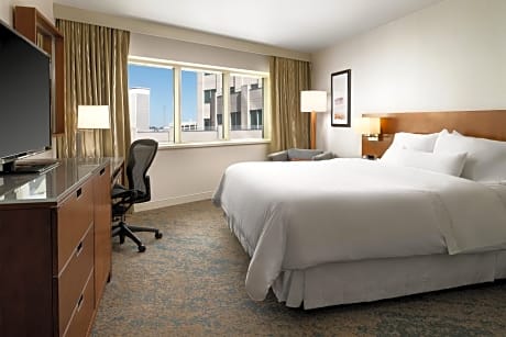 Deluxe Guest Room, 1 King, City View