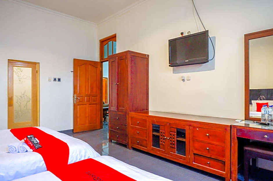 RedDoorz near Tugu Yogyakarta