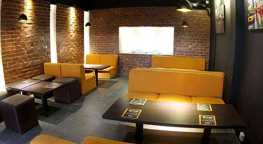 Richmond Hotel And Suites