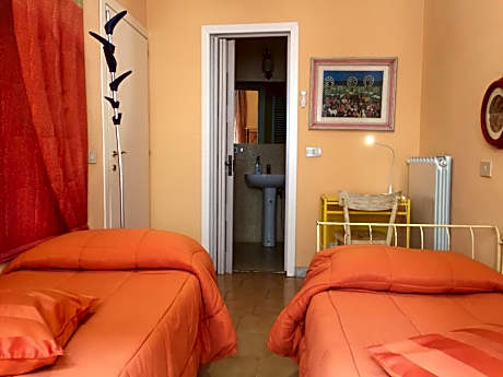 Single Room with Private Internal Bathroom